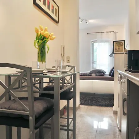 Apartament Unlimited - Schoen & Zentral Wohnen Perfekt Fuer Kurze Aufenthalte Im Eg